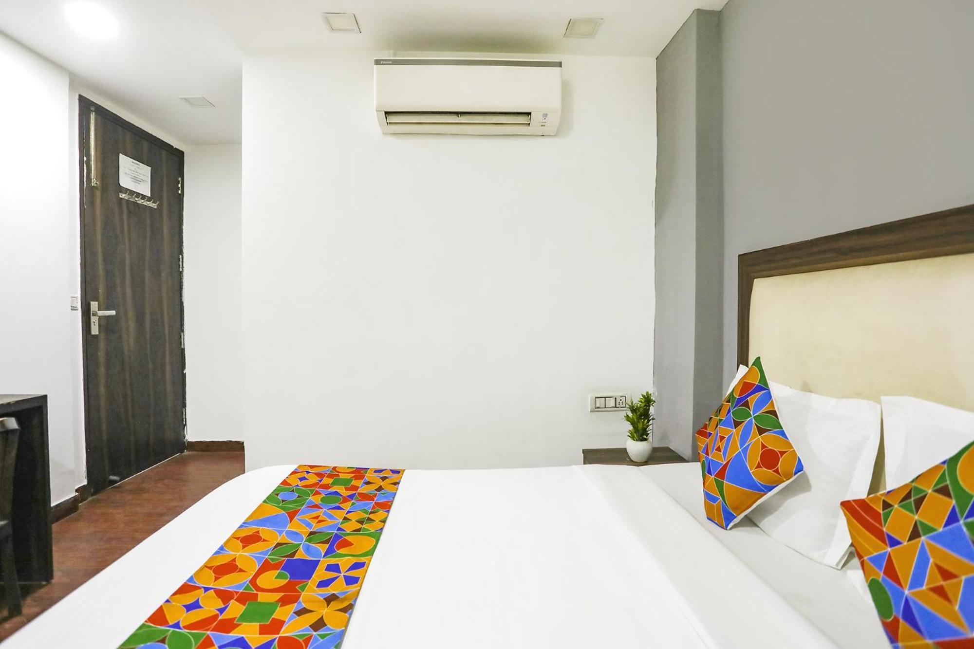 Fabexpress The Arrow Hotel New Delhi Ngoại thất bức ảnh